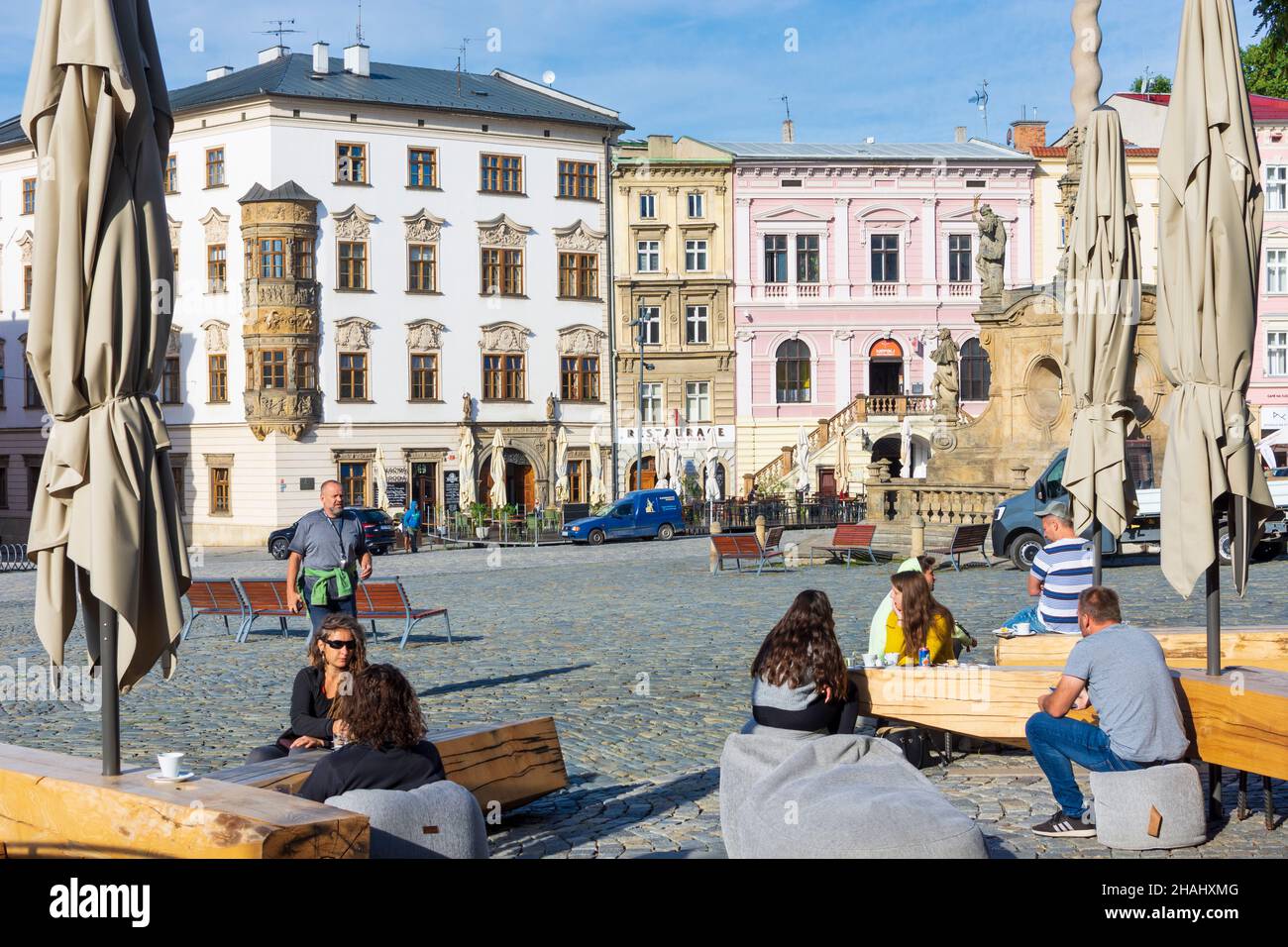 Olomouc (Olmütz) : Dolni namesti (place inférieure), colonne Marian, palais de l'Hauenschild, café, à ,Olomoucky, région d'Olomouc, région d'Olmützer, Tchèque Banque D'Images