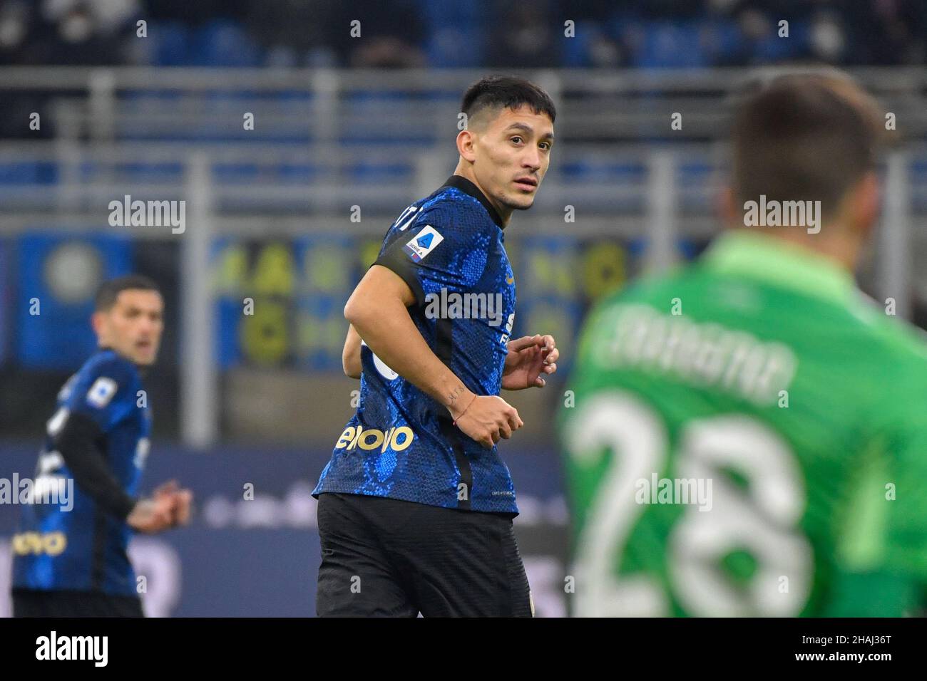 Milan, Italie.12th décembre 2021.Martin Satriano d'Inter vu pendant la série Un match entre Inter et Cagliari à Giuseppe Meazza à Milan.(Crédit photo : Gonzales photo/Alamy Live News Banque D'Images