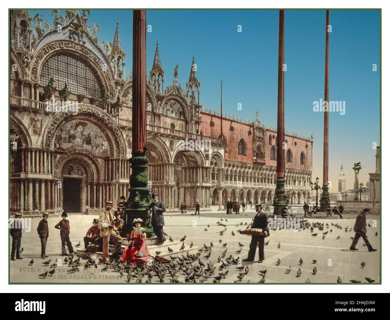 Venise années 1900 Photochrom couleur image technique pigeons in Quiet Quiet Quiet place de Mark avec Palais des Doges, Venise, Italie 1900 Old Vintage rétro historique style de mode de l'époque victorienne Banque D'Images