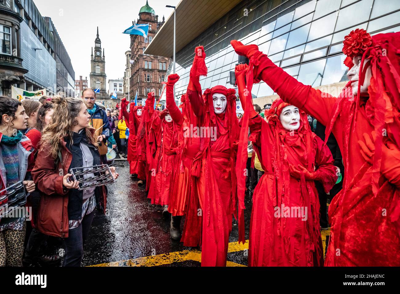 Brigade de la Rebel rouge.Journée mondiale d'action pour la justice climatique COP26 Glasgow, Écosse, Royaume-Uni.100 000 personnes ont manifesté le 6th novembre 2021 dans le cadre des pourparlers sur le changement climatique. Banque D'Images