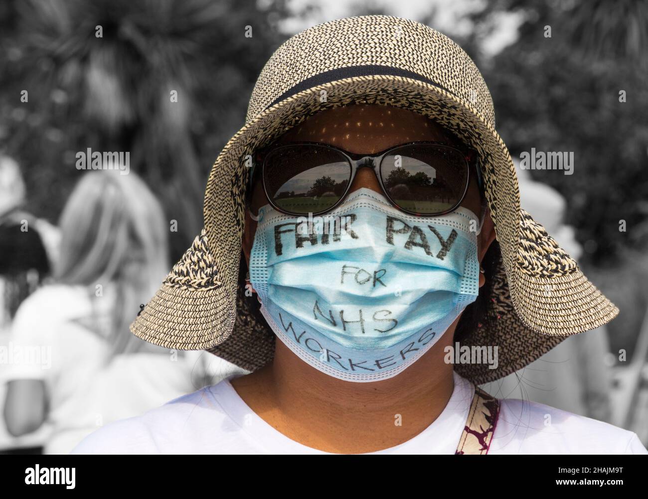 Masque facial avec Fair Pay for NHS Workers lors de manifestations organisées à Dorset NHS Workers dire « non » aux inégalités du secteur public à Bournemouth, Dorset UK Banque D'Images