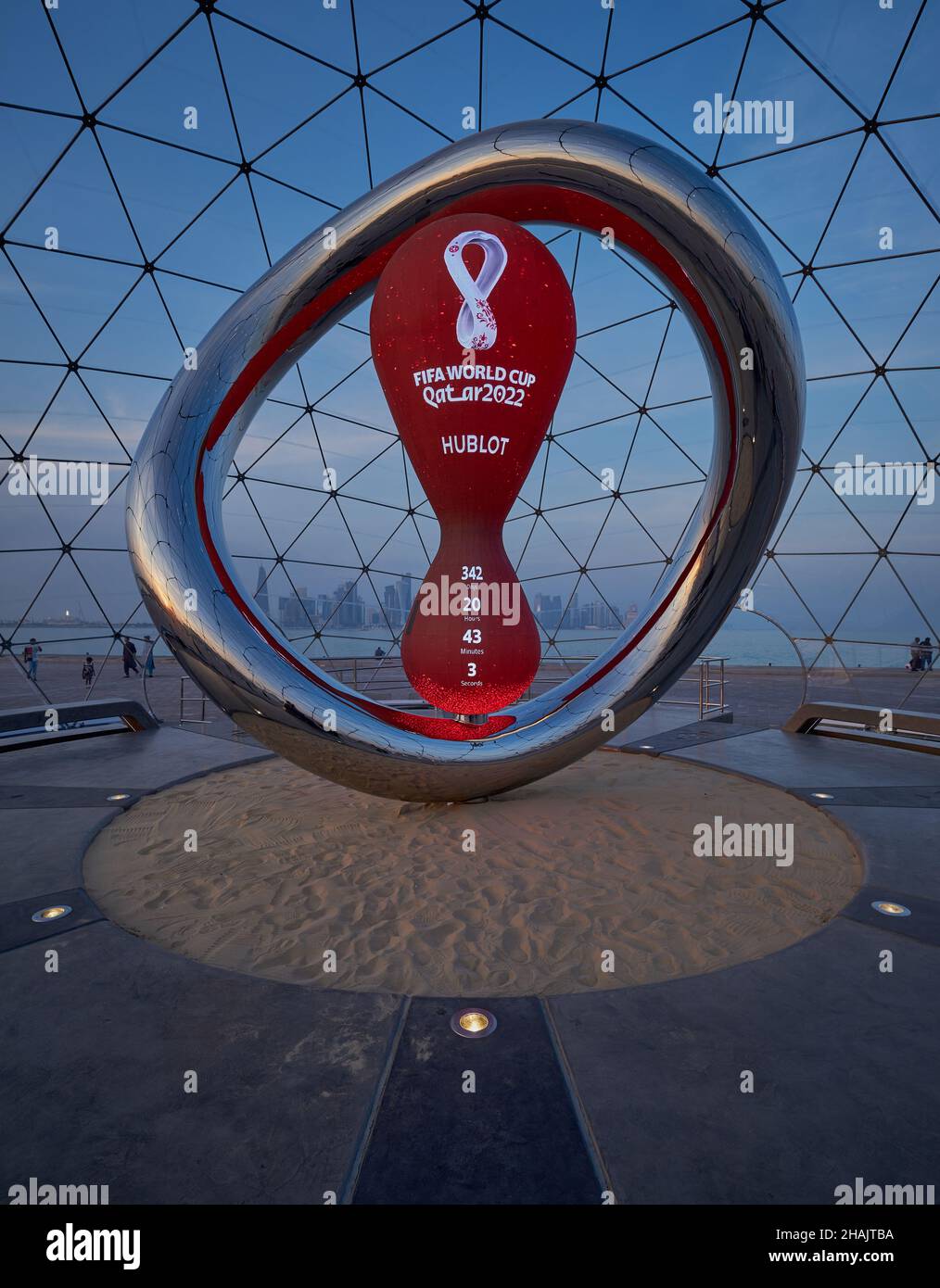 La coupe du monde de la FIFA Qatar 2022™horloge officielle de compte à rebours, propulsé par Hublot, a été dévoilé le dimanche 21 novembre à Doha Qatar Banque D'Images