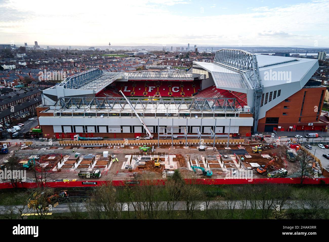 Liverpool, Merseyside, Royaume-Uni - décembre 02 2021.Une vue aérienne générale du site de construction d'Anfield Road au stade Anfield du Liverpool football Club, en tant que contre Banque D'Images