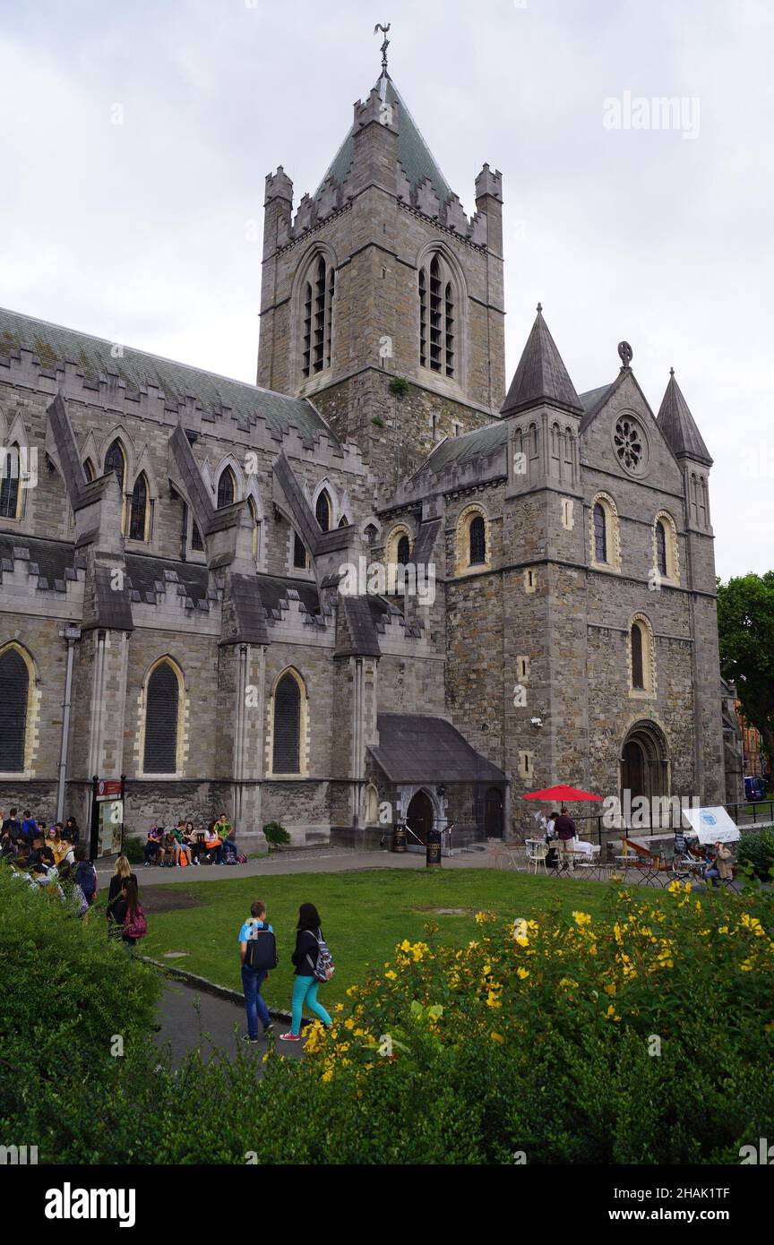 Vue sur les jardins de la cathédrale Christ Church de Dublin, Irlande Banque D'Images