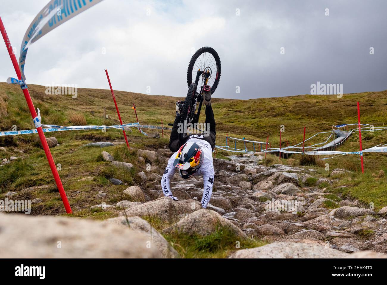 Descente de VTT crash à fort William Downhill World Cup 2019 - cavalier: Finn Iles Banque D'Images