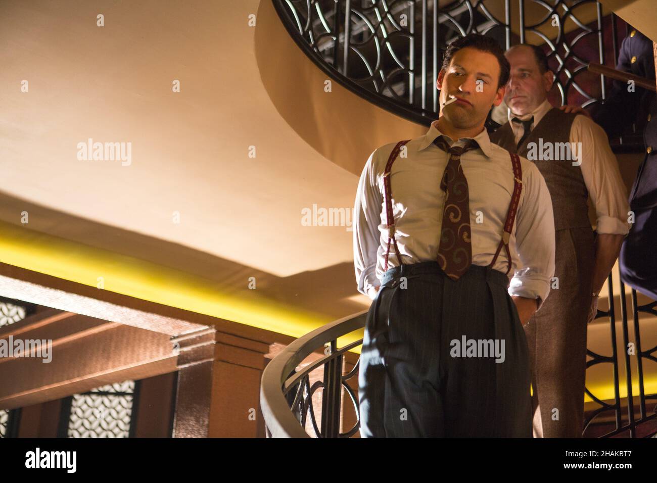 DATE DE SORTIE: 5 août 2016 TITRE: Cafe Society STUDIO: FilmNation Entertainment DIRECTOR: Woody Allen PLOT: En 1930s, un natif de Bronx se déplace à Hollywood et tombe amoureux d'une jeune femme qui voit un homme marié.AVEC: Jesse Eisenberg, Kristen Stewart, Steve Castell.(Image de crédit : © FilmNation Entertainment/Entertainment Pictures) Banque D'Images