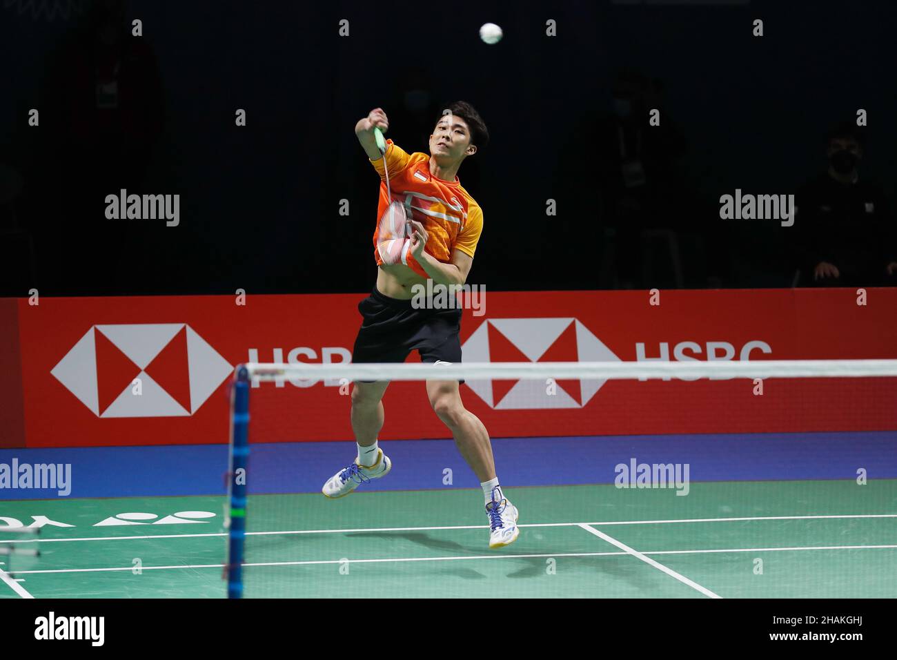 Huelva, Espagne.13th décembre 2021.LOH Kean Yew (SIN) Badminton : Yew pendant les Mens Singles 1st round match contre Axelsen sur le BWF 'TotalEnergies BWF World Championships 2021' au Palacio de Los Deportes Carolina Marin à Huelva, Espagne .Crédit: Mutsu Kawamori/AFLO/Alay Live News Banque D'Images