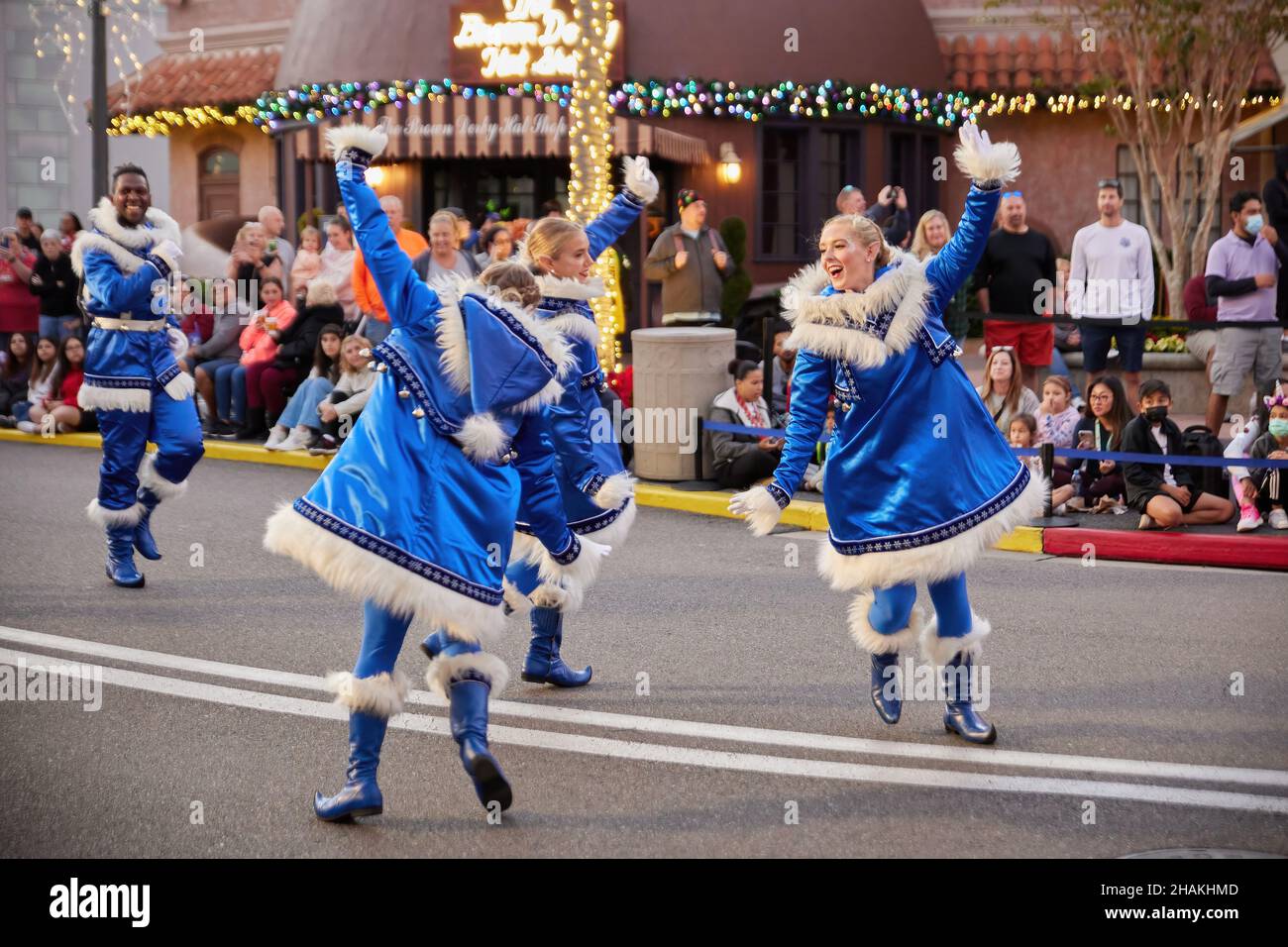 Universal's Holiday Parade avec Macy's.Ballons flottant dans les rues de Universal Studios Florida Banque D'Images