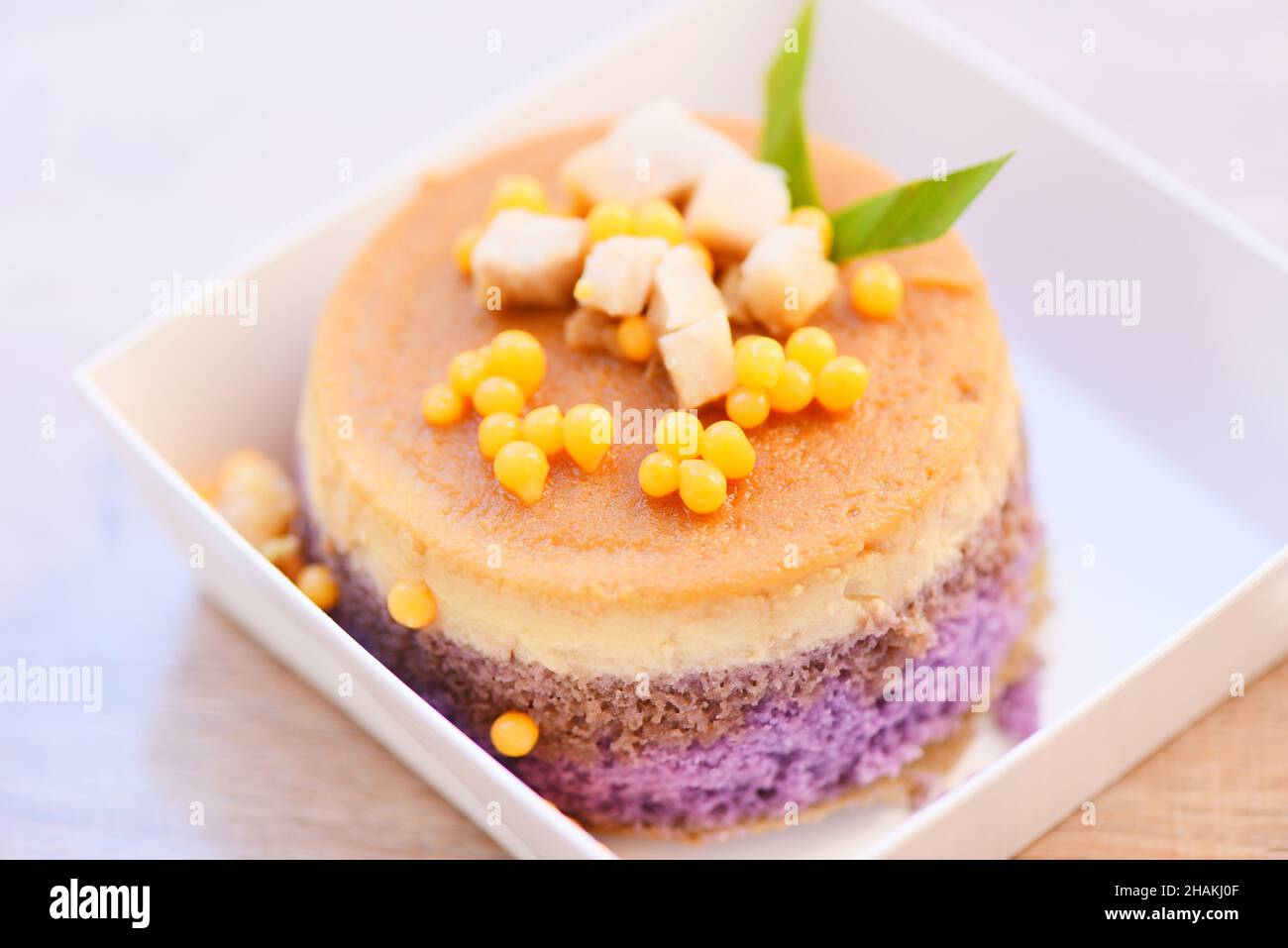 Gâteau au Taro avec vue sur le dessus, desserts, Thai Mung Bean Custard, gâteau fait maison dans une boîte Banque D'Images