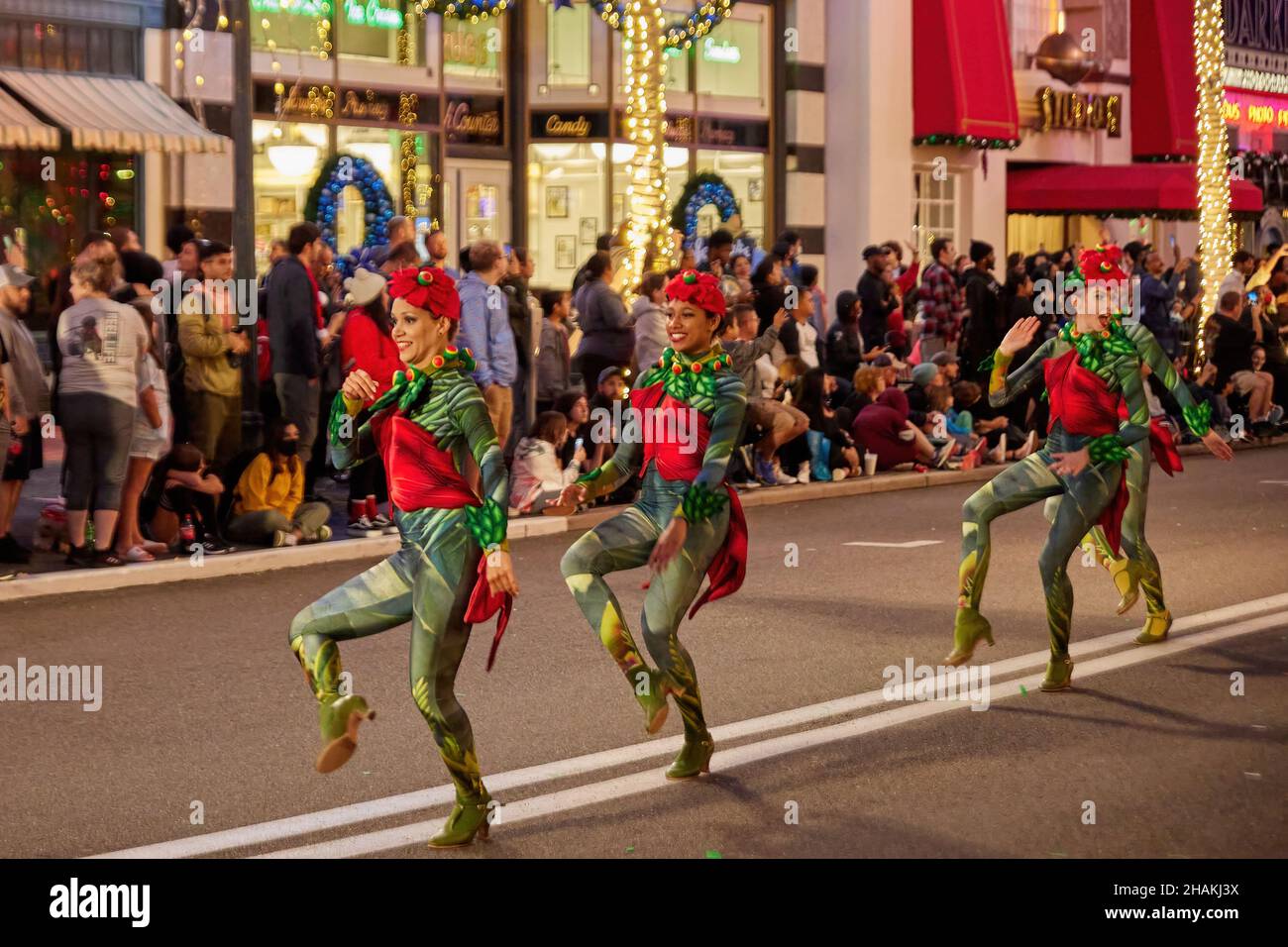 Universal's Holiday Parade avec Macy's.Ballons flottant dans les rues de Universal Studios Florida Banque D'Images