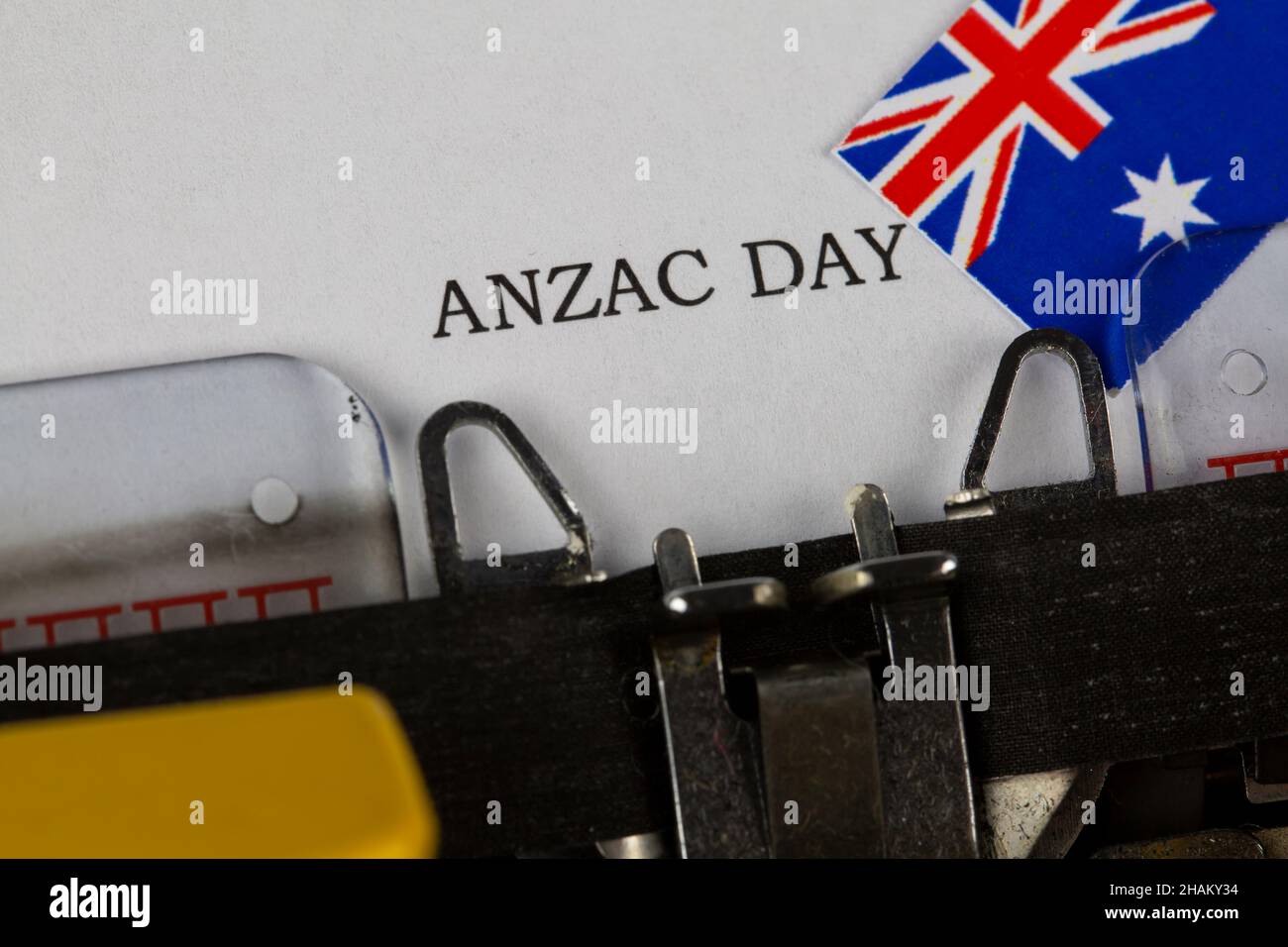 Ancienne machine à écrire avec texte Anzac Day Banque D'Images