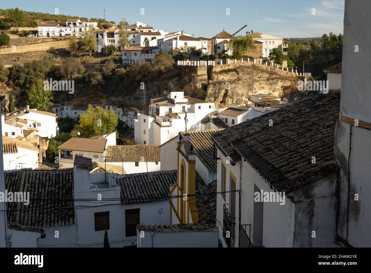 Village blanc typique dans le sud de l'Andalousie, Espagne Banque D'Images