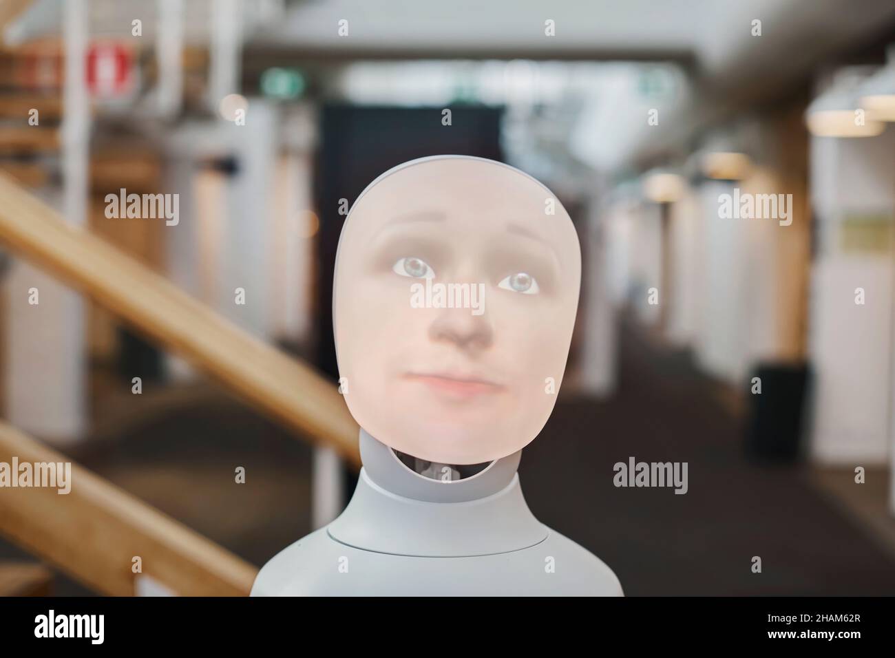 Assistant vocal robot avec visage humain Banque D'Images