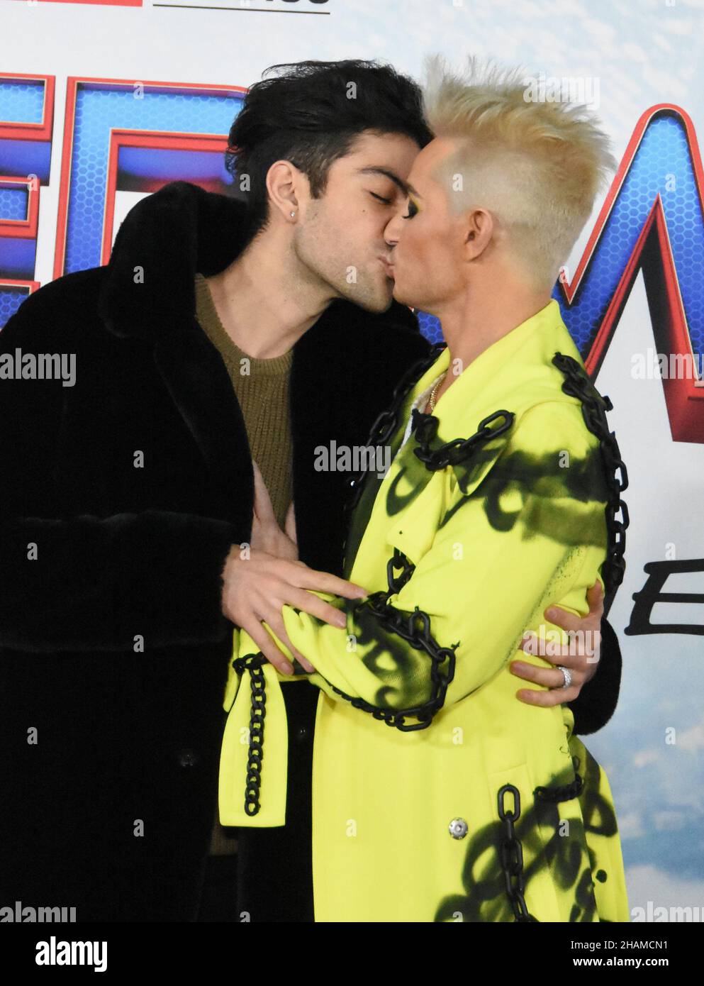 Acteurs Spider Man No Way Home Los Angeles, Californie, États-Unis 13th décembre 2021 l'acteur Hale Leon  et fiancŽ Frankie Grande assistent à Sony Pictures présente la première de  Los Angeles de Marvel Studios 'Spider-Man No Way Home' au