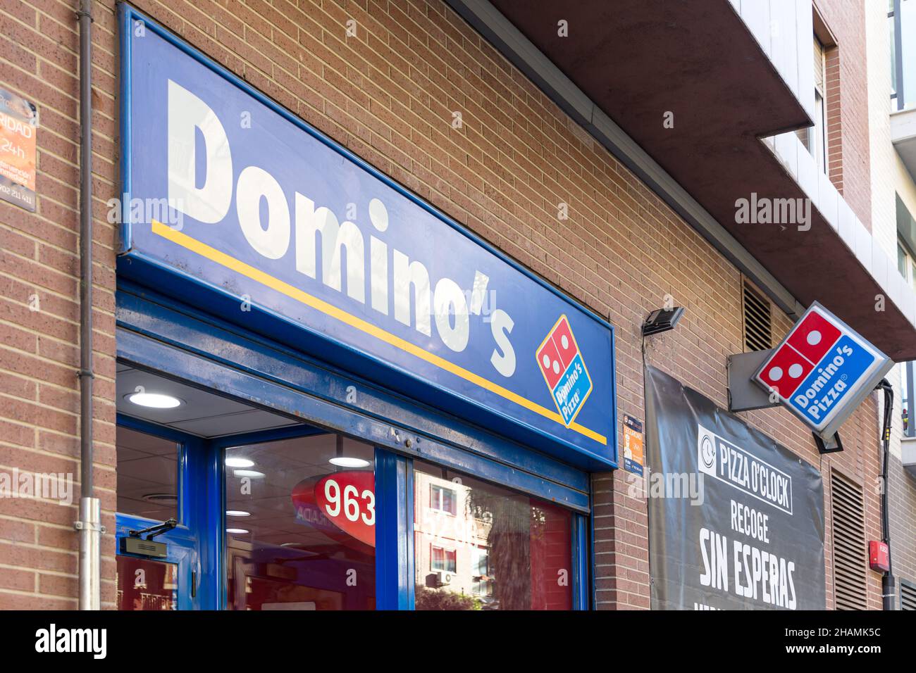 VALENCIA, ESPAGNE - 09 DÉCEMBRE 2021 : Domino's Pizza est une chaîne de  restaurants internationaux de pizzas aux États-Unis Photo Stock - Alamy