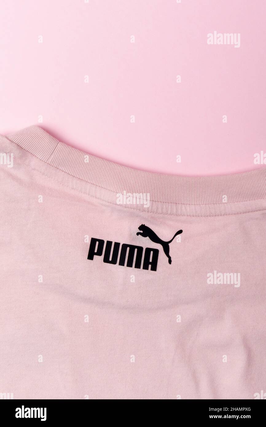 Tyumen, Russie-08 décembre 2021: Logo de marque du fabricant de vêtements  de sport PUMA gros plan Photo Stock - Alamy