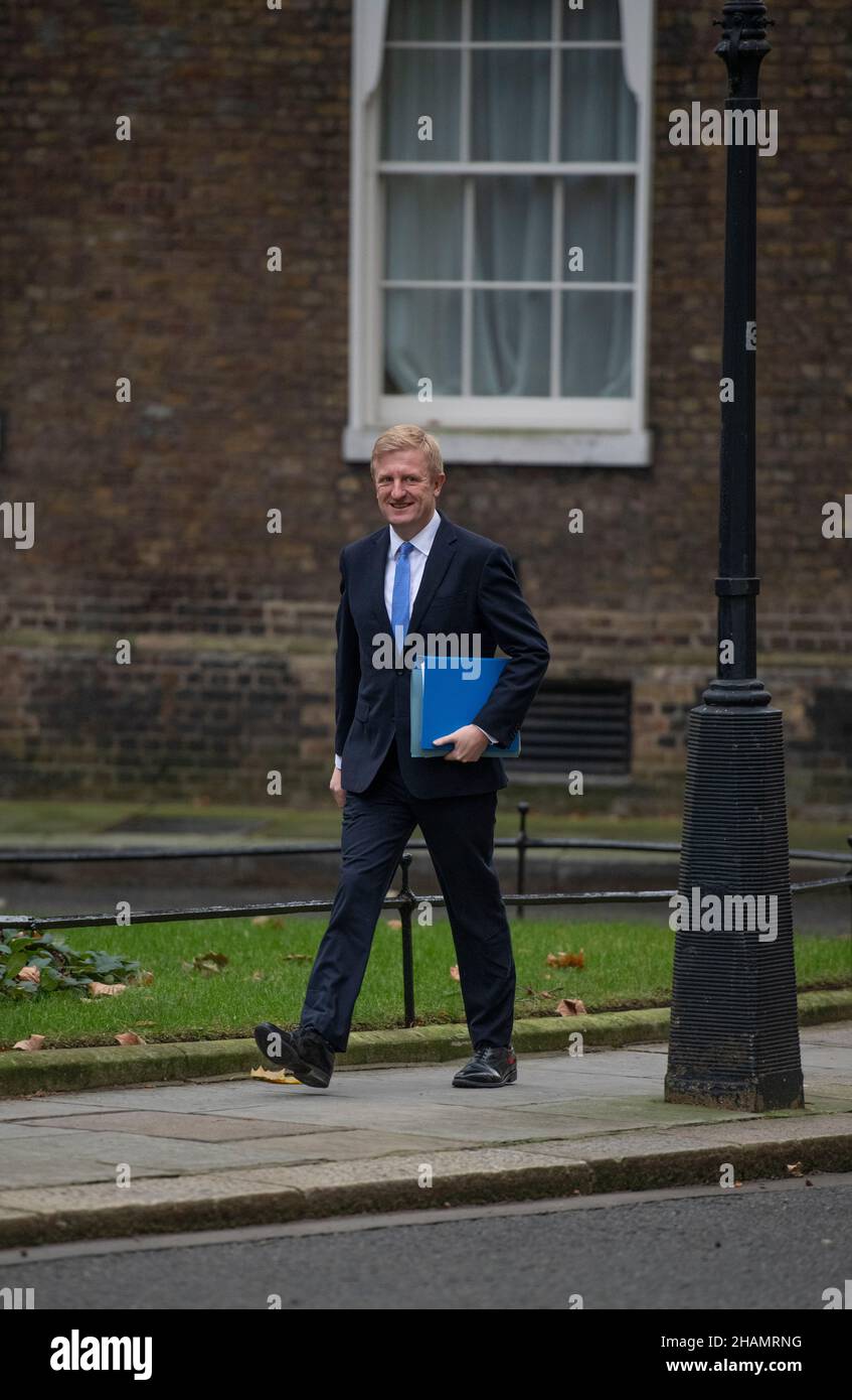 Downing Street, Londres, Royaume-Uni.14 décembre 2021.Certains ministres assistent à la dernière réunion du Cabinet de 2021, qui aurait été principalement une réunion zoom, car le No 10 partying en 2020 LockDown et la variante Covid Omicron dominent les nouvelles.Oliver Dowden CBE député, ministre sans portefeuille à Downing Street pour la réunion hebdomadaire du Cabinet.Crédit : Malcolm Park/Alay Live News. Banque D'Images