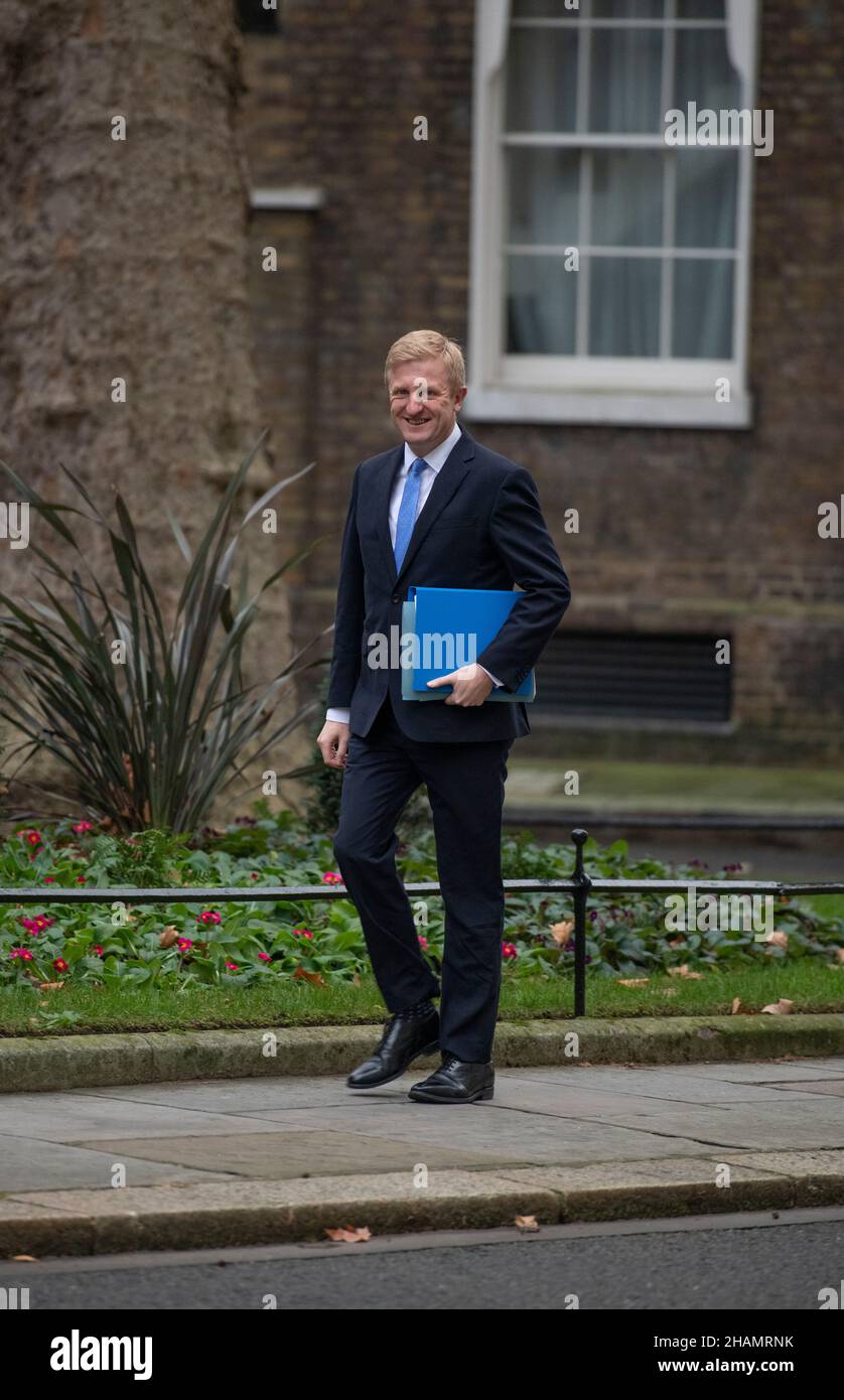 Downing Street, Londres, Royaume-Uni.14 décembre 2021.Certains ministres assistent à la dernière réunion du Cabinet de 2021, qui aurait été principalement une réunion zoom, car le No 10 partying en 2020 LockDown et la variante Covid Omicron dominent les nouvelles.Oliver Dowden CBE député, ministre sans portefeuille à Downing Street pour la réunion hebdomadaire du Cabinet.Crédit : Malcolm Park/Alay Live News. Banque D'Images
