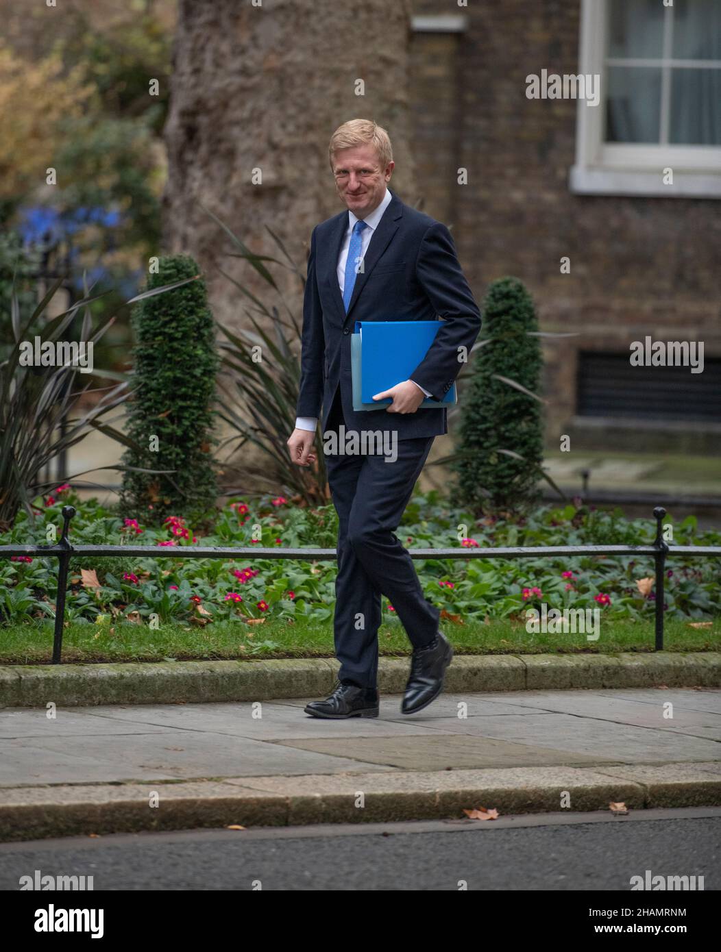 Downing Street, Londres, Royaume-Uni.14 décembre 2021.Certains ministres assistent à la dernière réunion du Cabinet de 2021, qui aurait été principalement une réunion zoom, car le No 10 partying en 2020 LockDown et la variante Covid Omicron dominent les nouvelles.Oliver Dowden CBE député, ministre sans portefeuille à Downing Street pour la réunion hebdomadaire du Cabinet.Crédit : Malcolm Park/Alay Live News. Banque D'Images
