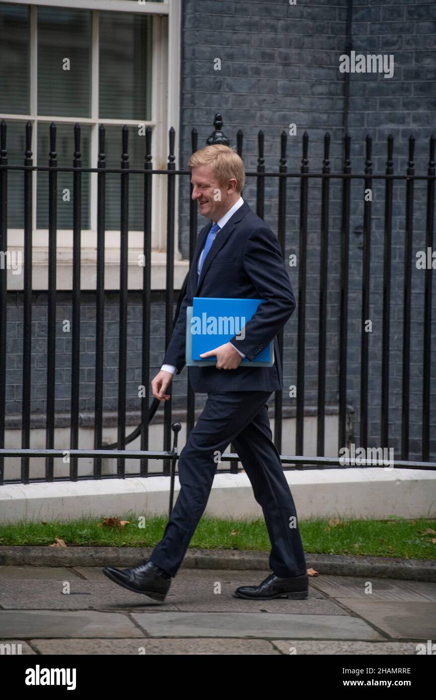 Downing Street, Londres, Royaume-Uni.14 décembre 2021.Certains ministres assistent à la dernière réunion du Cabinet de 2021, qui aurait été principalement une réunion zoom, car le No 10 partying en 2020 LockDown et la variante Covid Omicron dominent les nouvelles.Oliver Dowden CBE député, ministre sans portefeuille à Downing Street pour la réunion hebdomadaire du Cabinet.Crédit : Malcolm Park/Alay Live News. Banque D'Images