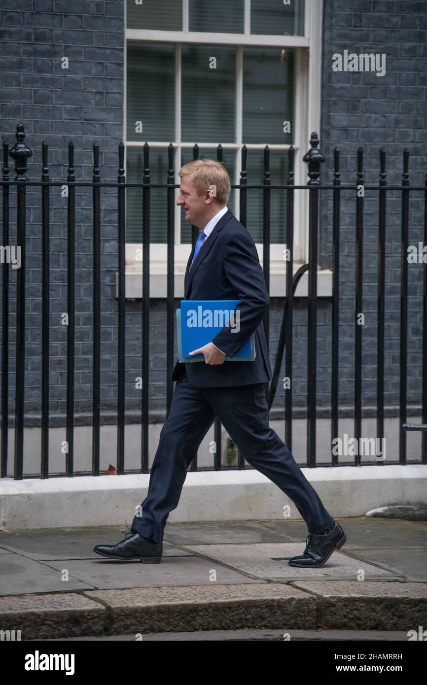 Downing Street, Londres, Royaume-Uni.14 décembre 2021.Certains ministres assistent à la dernière réunion du Cabinet de 2021, qui aurait été principalement une réunion zoom, car le No 10 partying en 2020 LockDown et la variante Covid Omicron dominent les nouvelles.Oliver Dowden CBE député, ministre sans portefeuille à Downing Street pour la réunion hebdomadaire du Cabinet.Crédit : Malcolm Park/Alay Live News. Banque D'Images