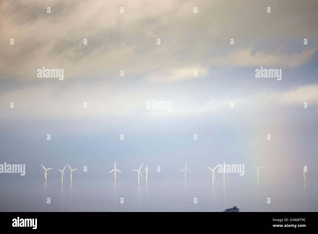Gwynt y Môr (parc éolien) de 576 mégawatts (MW) situé au large des côtes du pays de Galles, est le cinquième parc éolien offshore en exploitation Banque D'Images