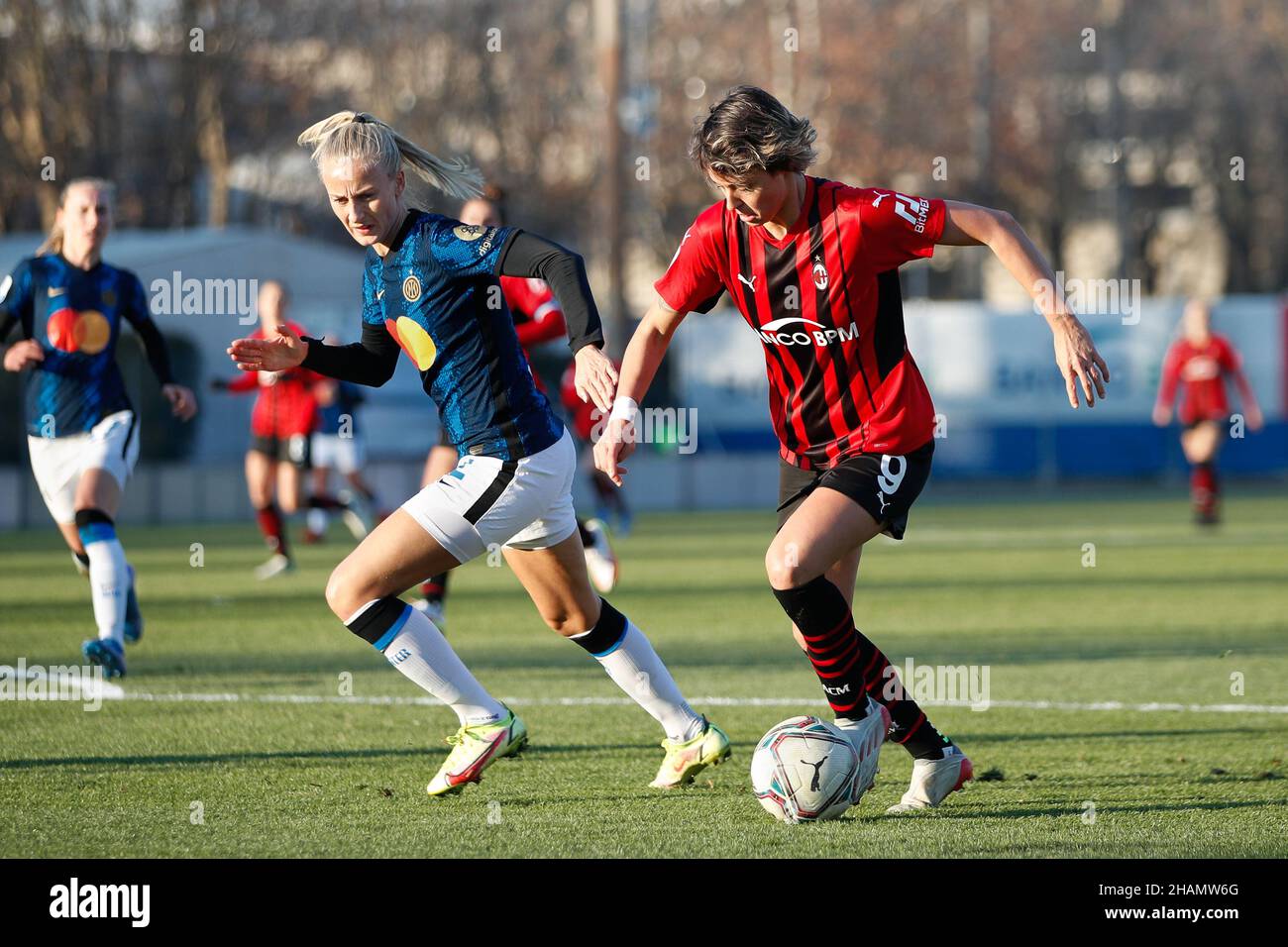 Milan, Italie.5th décembre 2021.Italie, Milan, déc 5 2021: Valentina Giacinti (attaquant de Milan) attaque la zone de pénalité dans la première moitié pendant le match de football AC MILAN contre FC INTER, femmes Serie A 2021-2022 day10, Vismara Centre (image de crédit: © Fabrizio Andrea Bertani/Pacific Press via ZUMA Press Wire) Banque D'Images