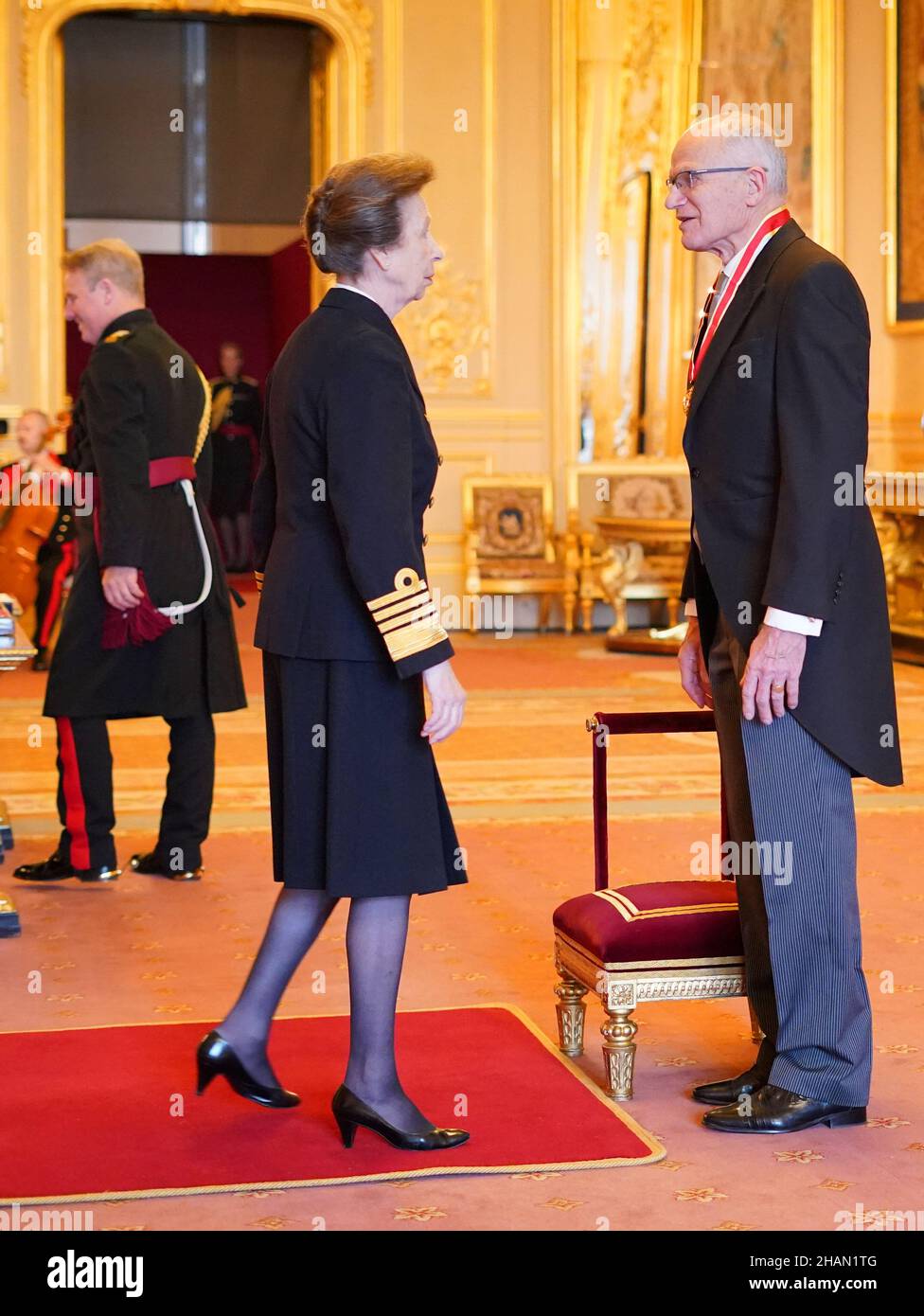 Le professeur Sir John Sambles de Crediton est titulaire d'un baccalauréat en chevalier de la princesse royale au château de Windsor.Date de la photo: Mardi 14 décembre 2021. Banque D'Images