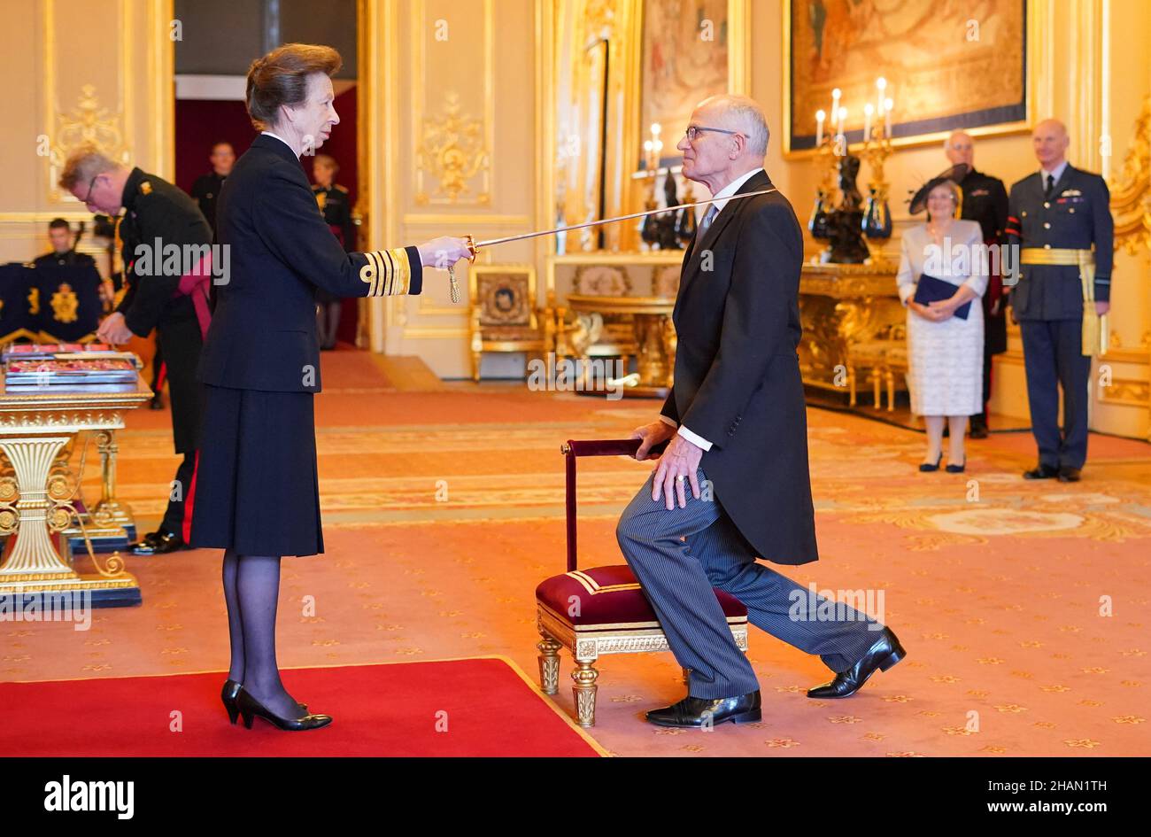 Le professeur Sir John Sambles de Crediton est titulaire d'un baccalauréat en chevalier de la princesse royale au château de Windsor.Date de la photo: Mardi 14 décembre 2021. Banque D'Images