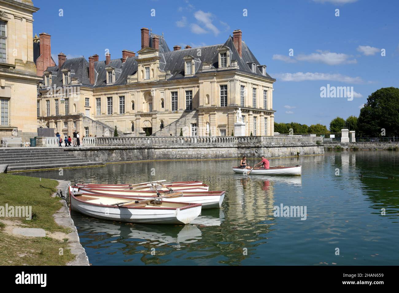 Château de Fontainebleau, bâtiment classé monument historique national (monument historique français) et site classé au patrimoine mondial de l'UNESCO.Barges Banque D'Images
