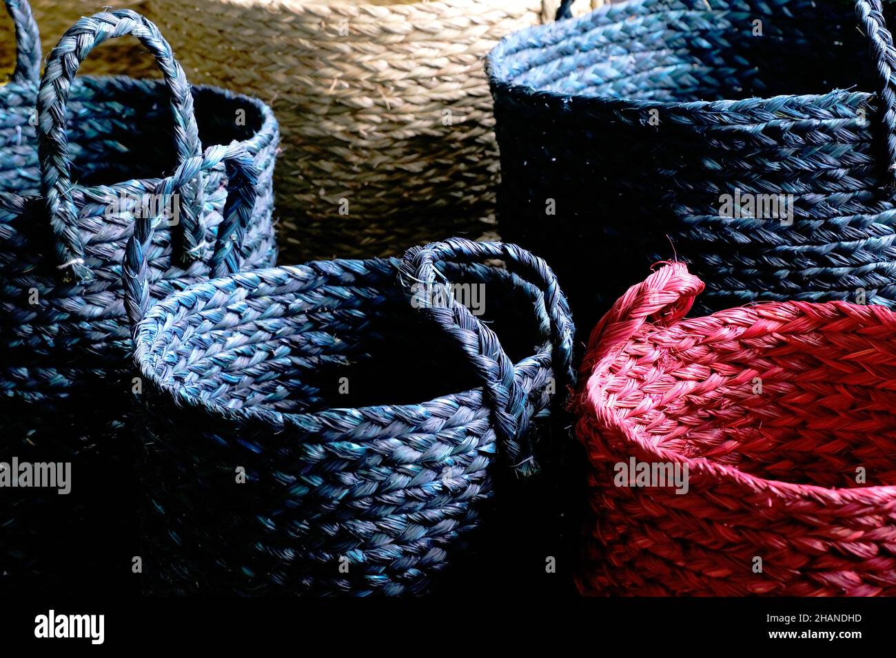 Sac à corde en jute, panier, sac à ficelle en jute naturel / paniers,  boîtes écologiques en crochet pour la maison et la décoration, fait à la  main Photo Stock - Alamy