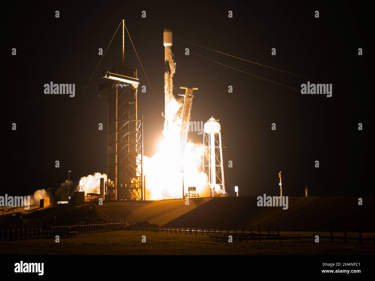 CAPE CANAVERAL, FLORIDE, États-Unis - 09 décembre 2021 - Lancement D'Une fusée SpaceX Falcon 9 avec le vaisseau spatial Imaging X-ray Polarimetry Explorer (IXPE) de la NASA o Banque D'Images