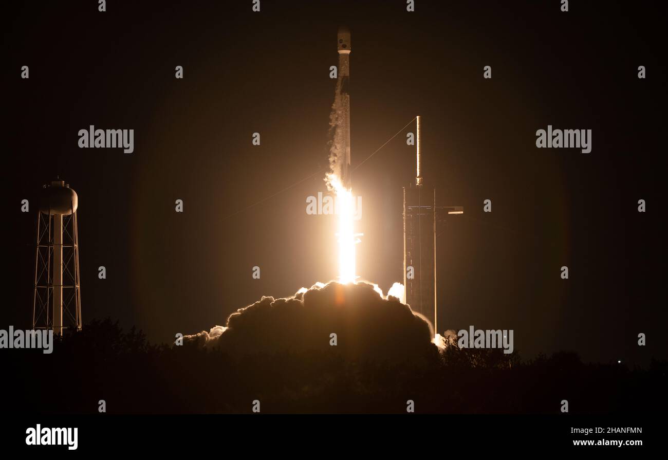 CAPE CANAVERAL, FLORIDE, États-Unis - 09 décembre 2021 - Lancement D'Une fusée SpaceX Falcon 9 avec le vaisseau spatial Imaging X-ray Polarimetry Explorer (IXPE) de la NASA o Banque D'Images