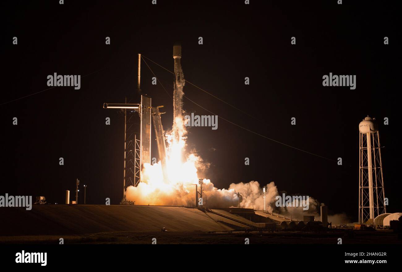 CAPE CANAVERAL, FLORIDE, États-Unis - 09 décembre 2021 - Lancement D'Une fusée SpaceX Falcon 9 avec le vaisseau spatial Imaging X-ray Polarimetry Explorer (IXPE) de la NASA o Banque D'Images