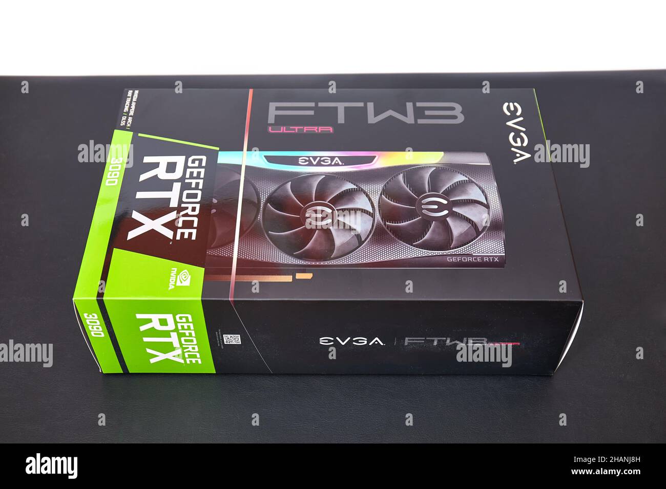 Boîtier GPU EVGA GeForce RTX 3090 Nvidia sur un bureau Banque D'Images