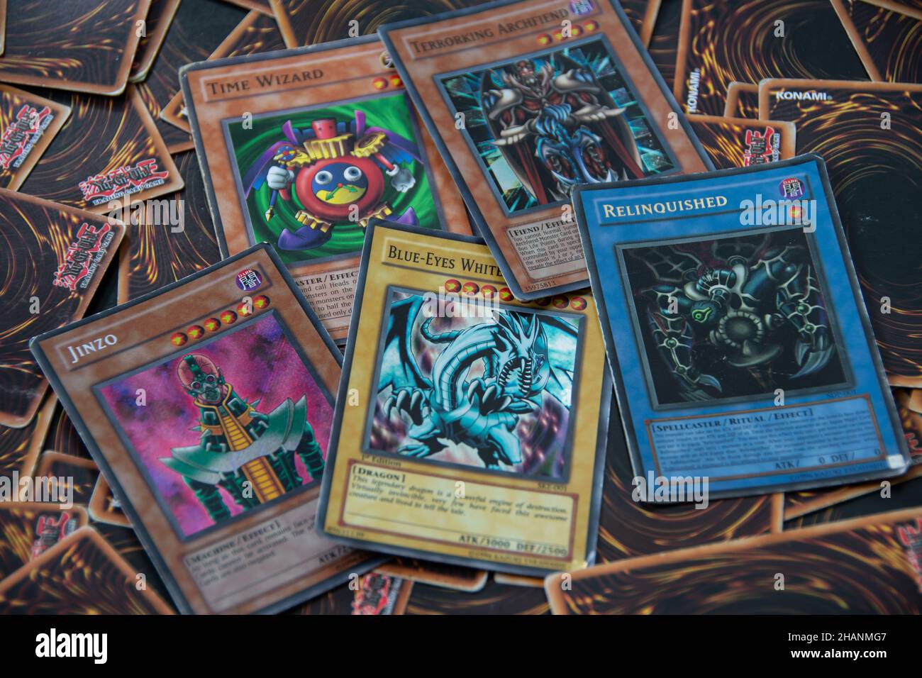 RHEINBACH, ALLEMAGNE 03 février 2021, Une grande collection ancienne et rare du jeu de cartes Yugioh Banque D'Images