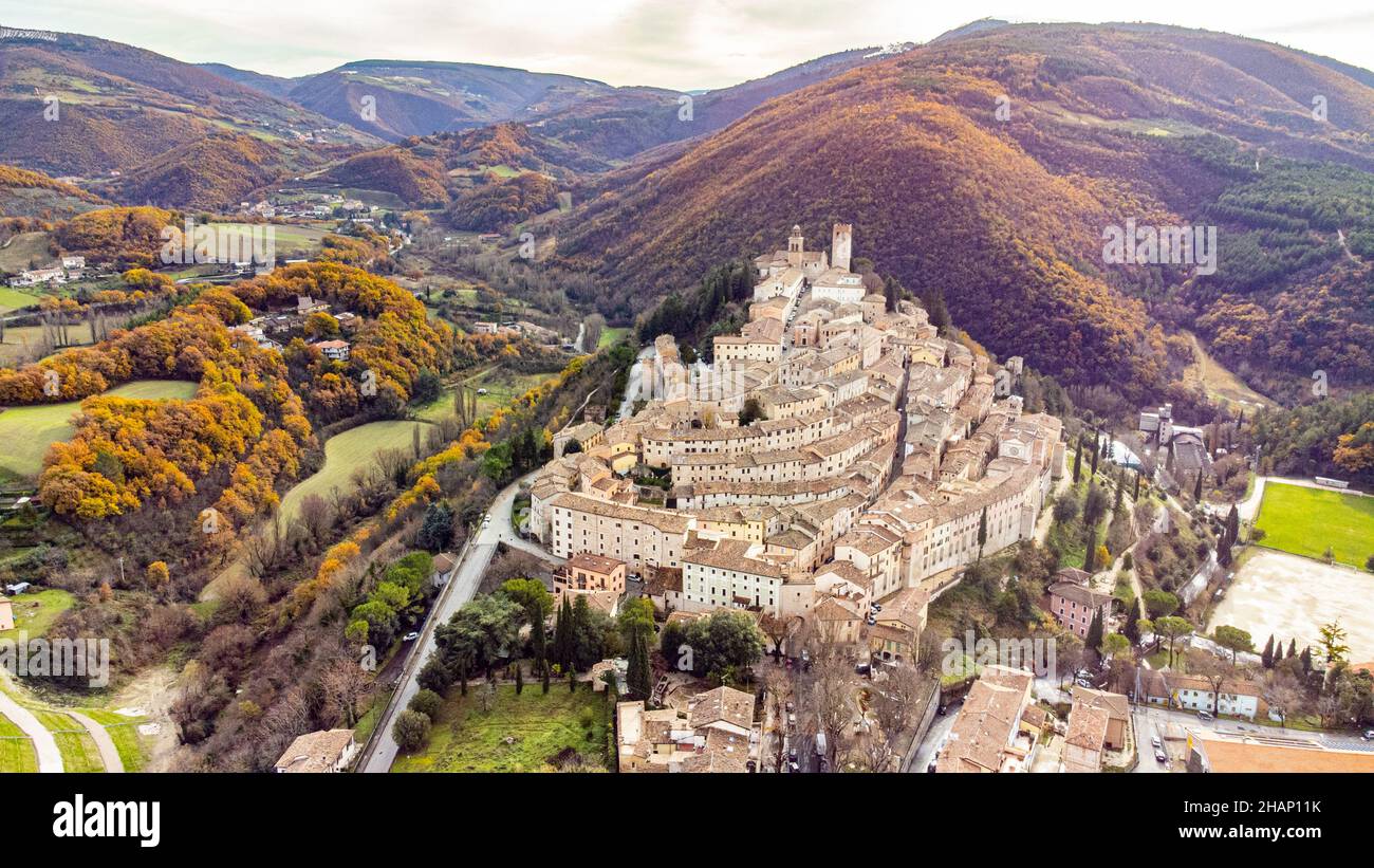 Paysage de drone italien Banque de photographies et d’images à haute ...