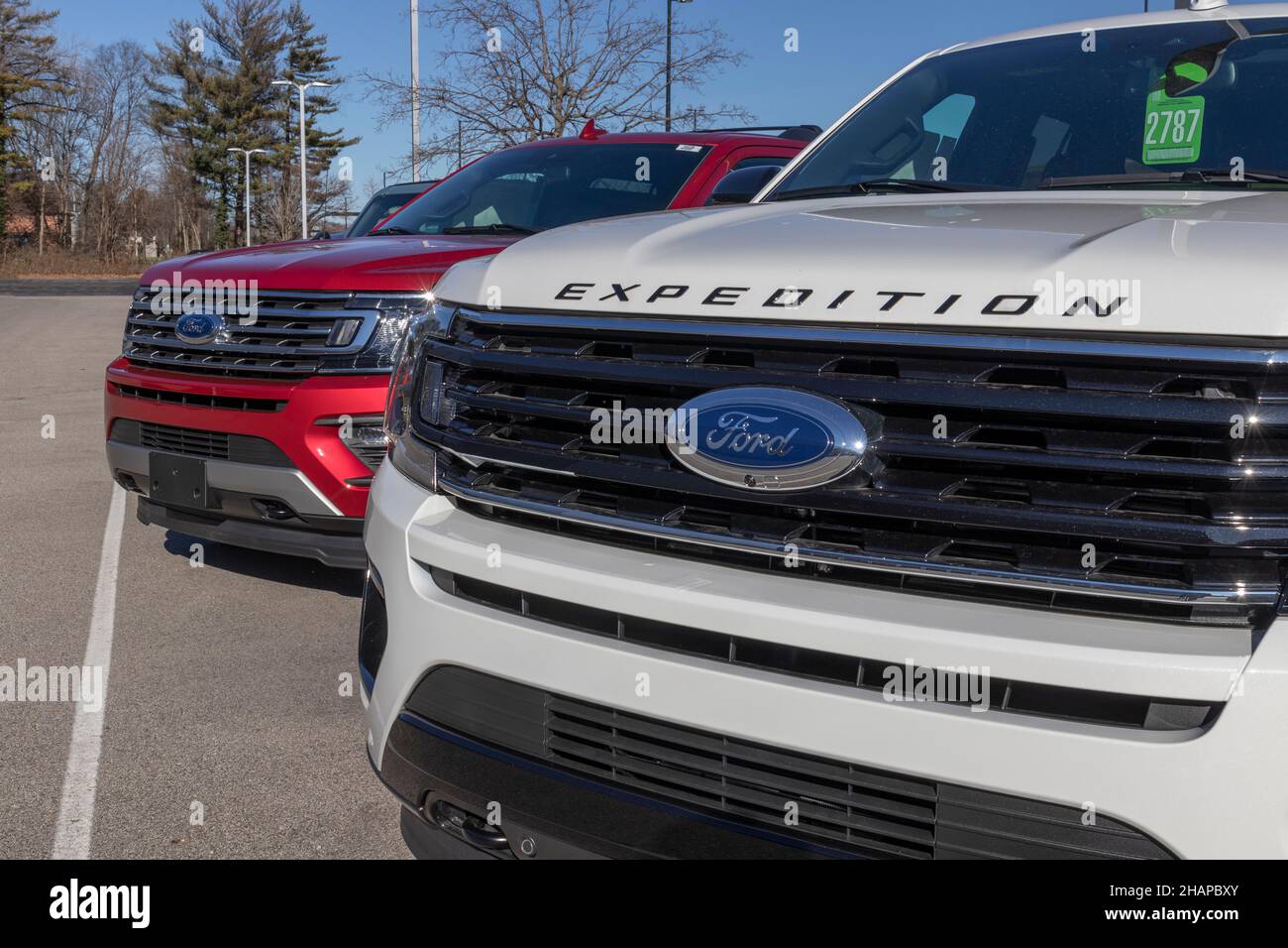 Indianapolis - Circa décembre 2021 : exposition de vus Ford Expedition chez un concessionnaire.Ford vend l'expédition en base, King Ranch, Texas, Stealth, FX4 an Banque D'Images