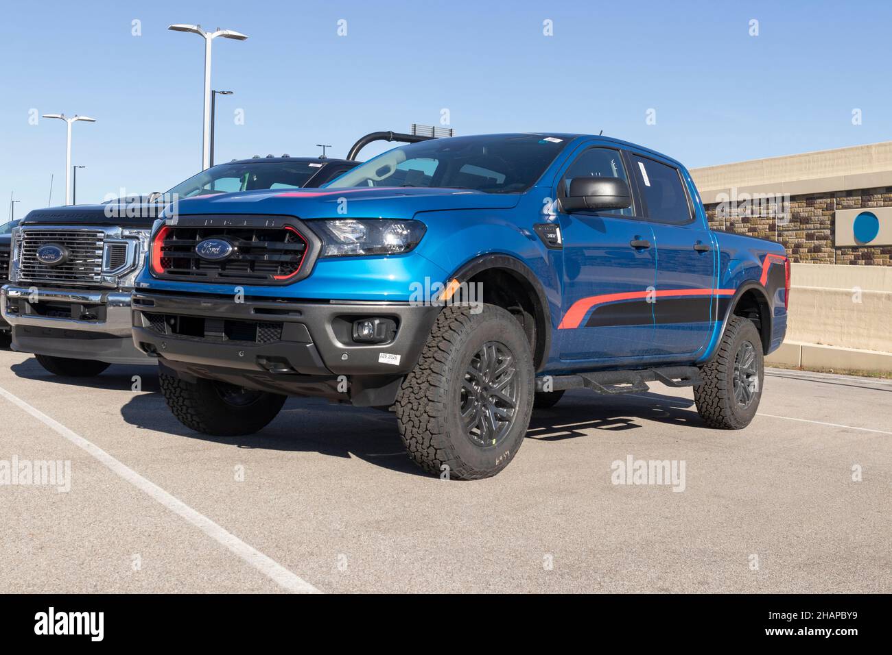 Indianapolis - Circa décembre 2021: Exposition de pick-up Ford Ranger dans un concessionnaire.Les modèles Ranger comprennent les modèles XL, XLT et Lariat. Banque D'Images