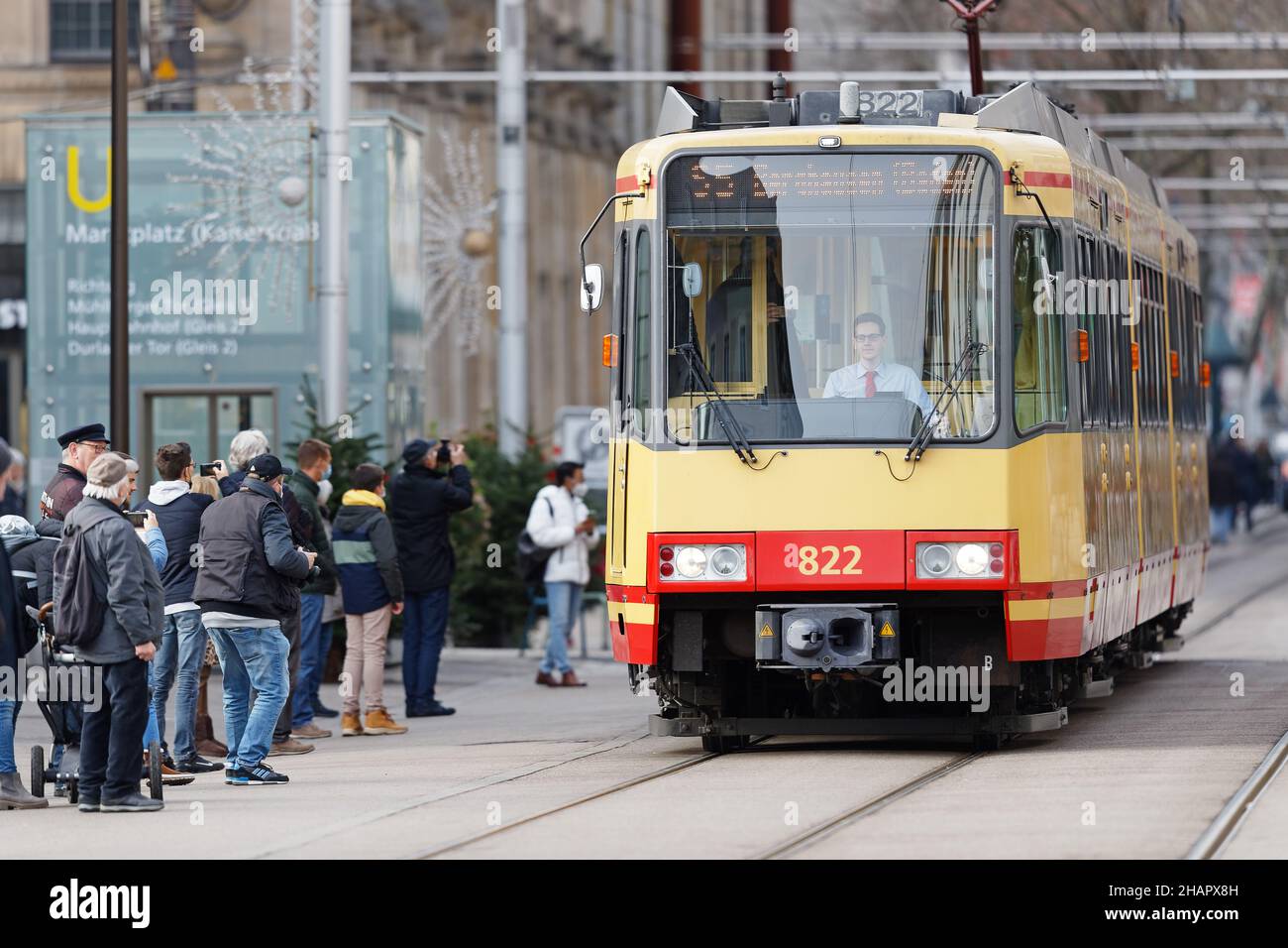 Der oberirdische Straßenbahn Verkehr in der Karlsruher Kaiserstraße endete mit der Eröffnung der U-Strab am 12.12.2021 Banque D'Images