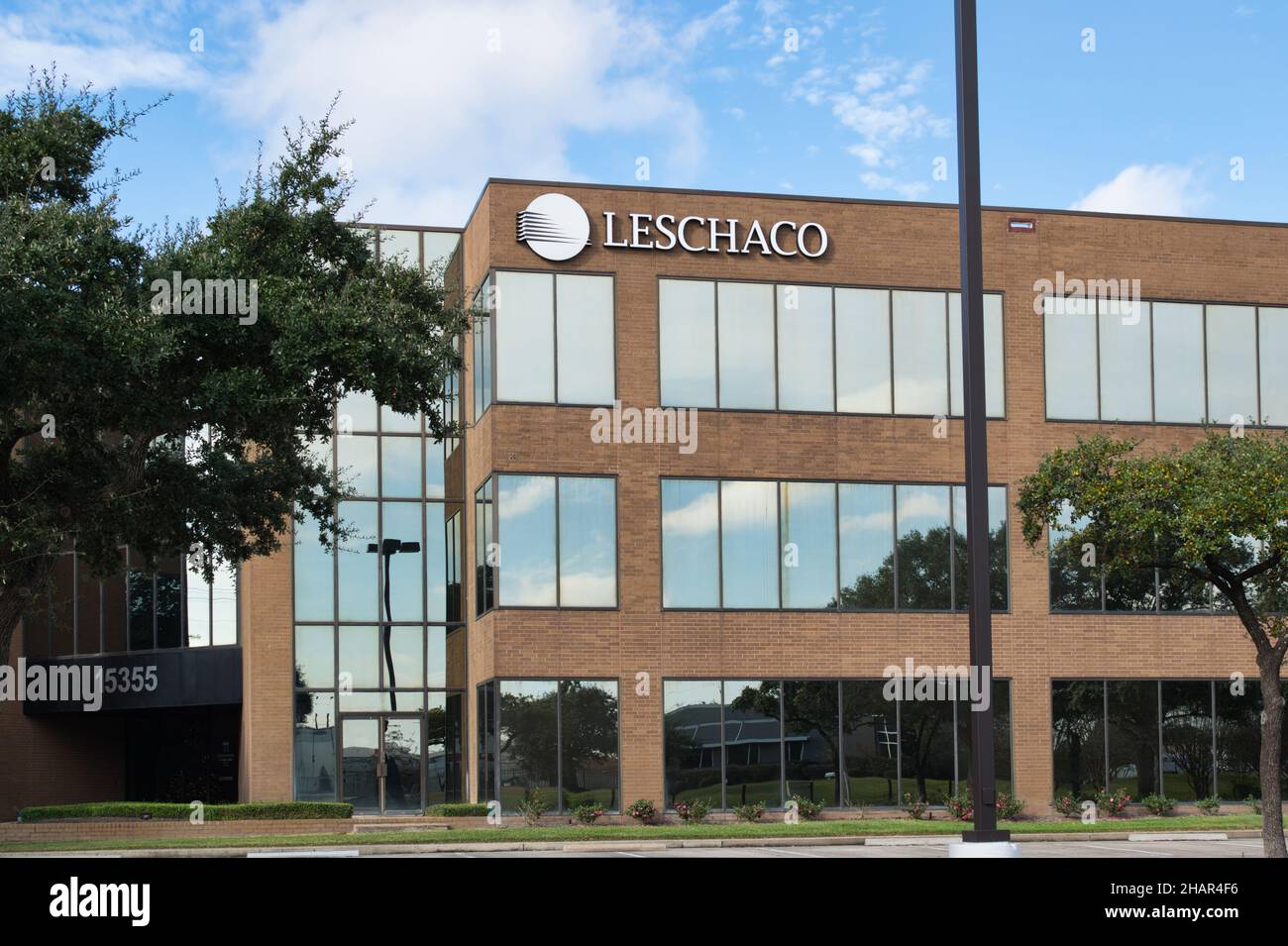 Houston, Texas États-Unis 12-05-2021: Extérieur du bâtiment de bureau de Leschaco à Houston, TX.Fournisseur mondial de services logistiques fondé en 1879. Banque D'Images