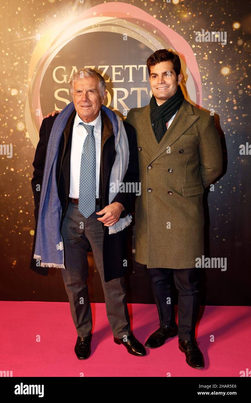 East End Studios, Milan, Italie, 14 décembre 2021,Giacomo Agostini et son fils Giacomino Agostini lors des Gazzetta Sports Awards 2021 - Evénements Banque D'Images