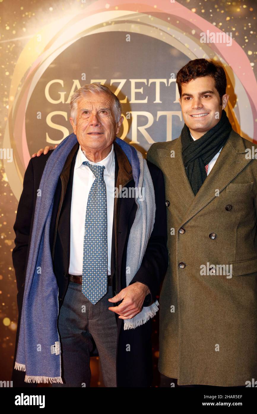East End Studios, Milan, Italie, 14 décembre 2021,Giacomo Agostini et son fils Giacomino Agostini lors des Gazzetta Sports Awards 2021 - Evénements Banque D'Images