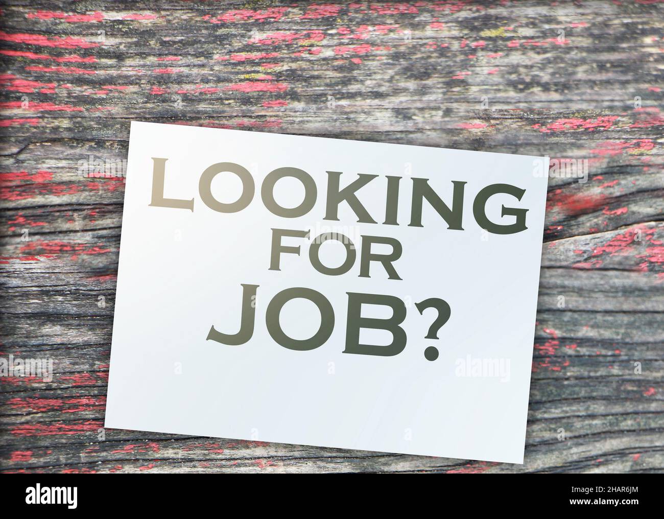 Recherche d'un emploi .mots demandant à quelqu'un de travailler ensemble pour un certain travail ou projet. Page sur toile de fond en bois et panneaux de dollar en papier autour. Conce de carrière Banque D'Images