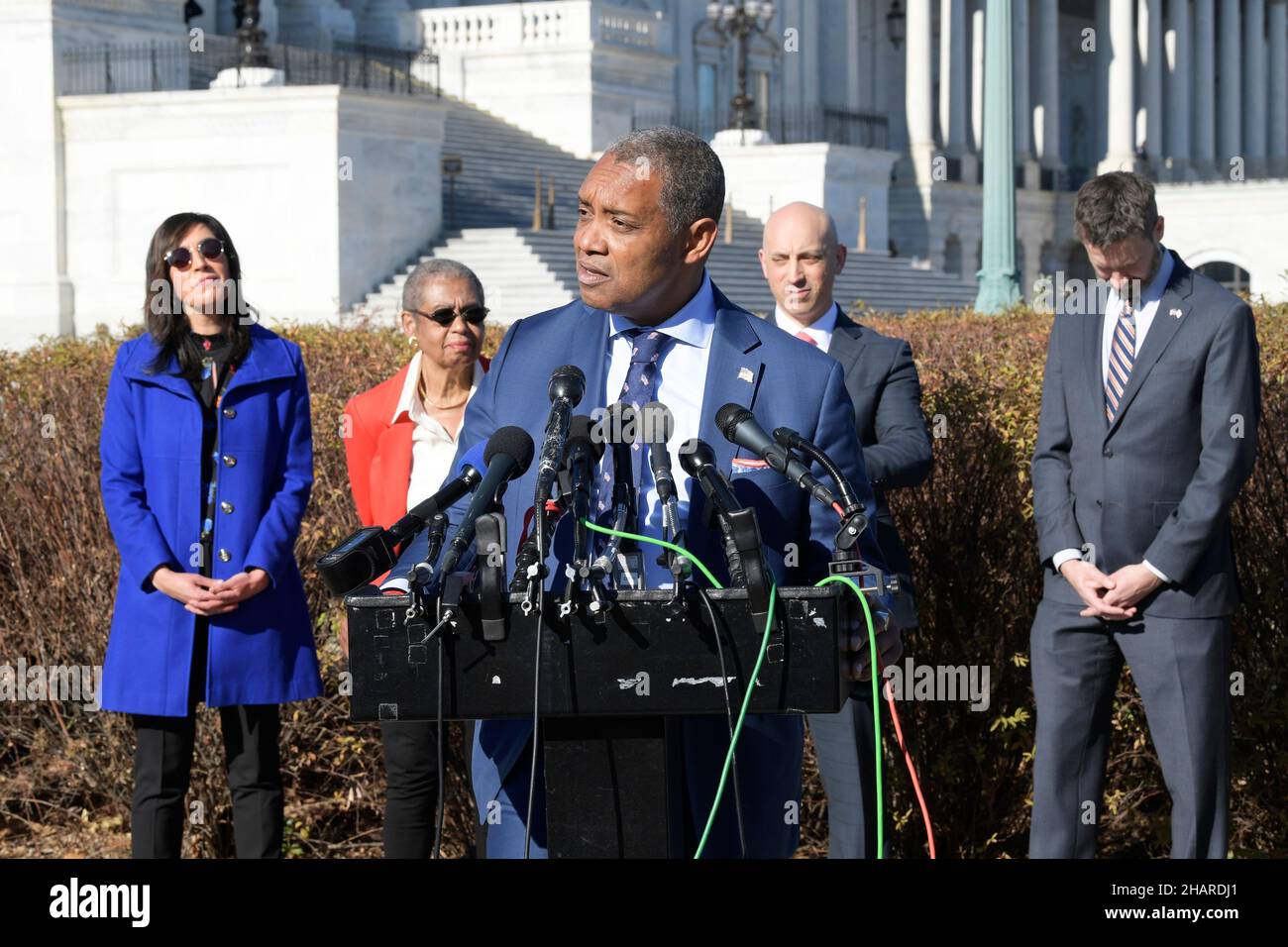 Washington, États-Unis.14th décembre 2021.Le procureur général de DC, Karl racine, parle d'une annonce relative à l'attaque du 06 janvier contre le Capitole lors d'une conférence de presse à House Triangule/Capitol Hill.(Photo de L Nally/SOPA Images/Sipa USA) Credit: SIPA USA/Alay Live News Banque D'Images