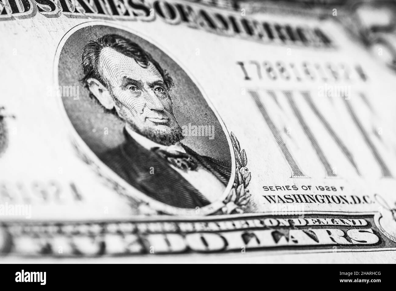 Gros plan d'un portrait d'Abraham Lincoln sur une note de cinq dollars américains Banque D'Images