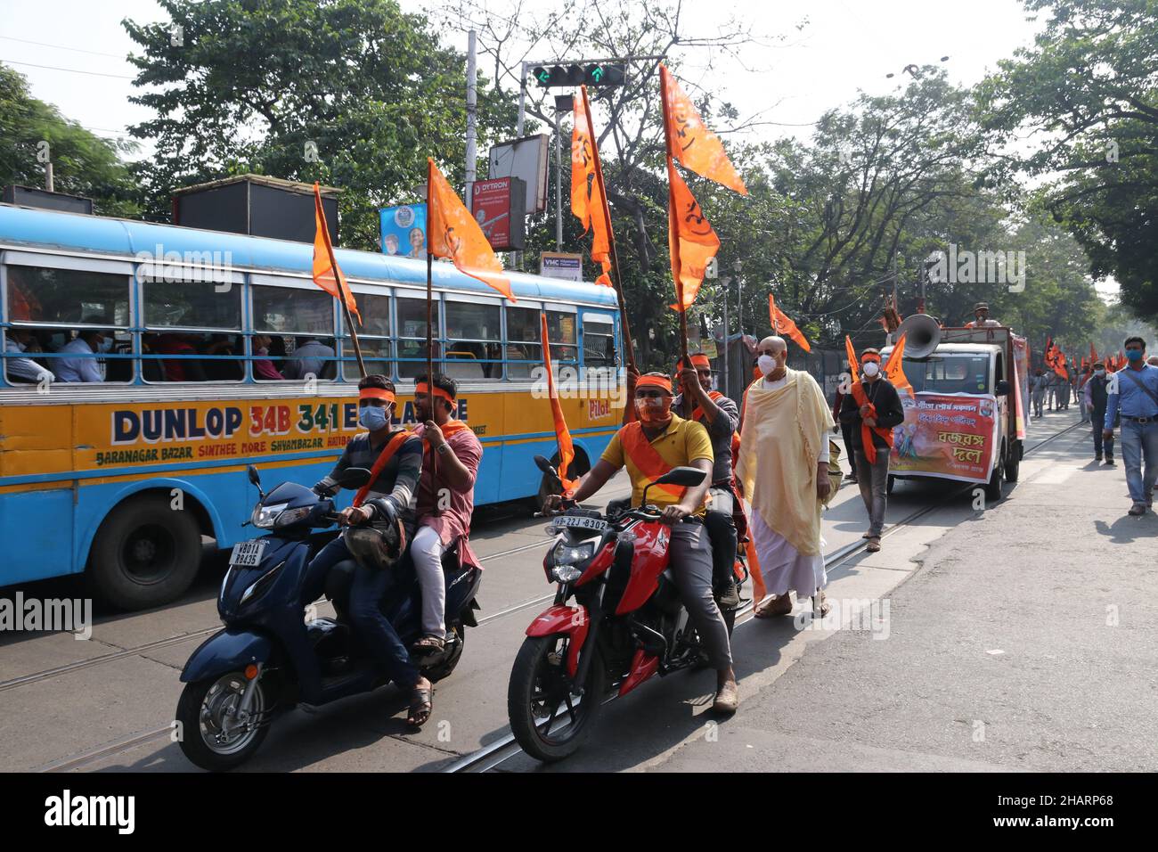 Kolkata, Bengale occidental, Inde.14th décembre 2021.Des membres des militants bajrang Dal (organisation nationaliste hindoue qui forme l'aile jeunesse du Vishva Hindu Parishad) participent à un rassemblement à Kolkata (Credit image: © Dipa Chakraborty/Pacific Press via ZUMA Press Wire) Banque D'Images