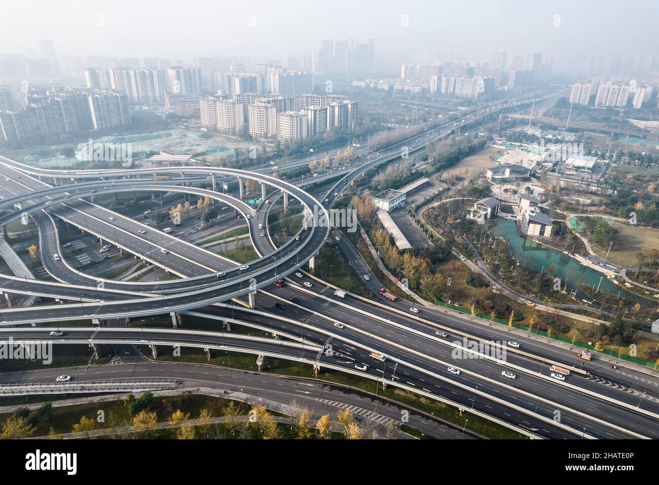 Circulation routière dans la ville de Chengdu, Chine Banque D'Images