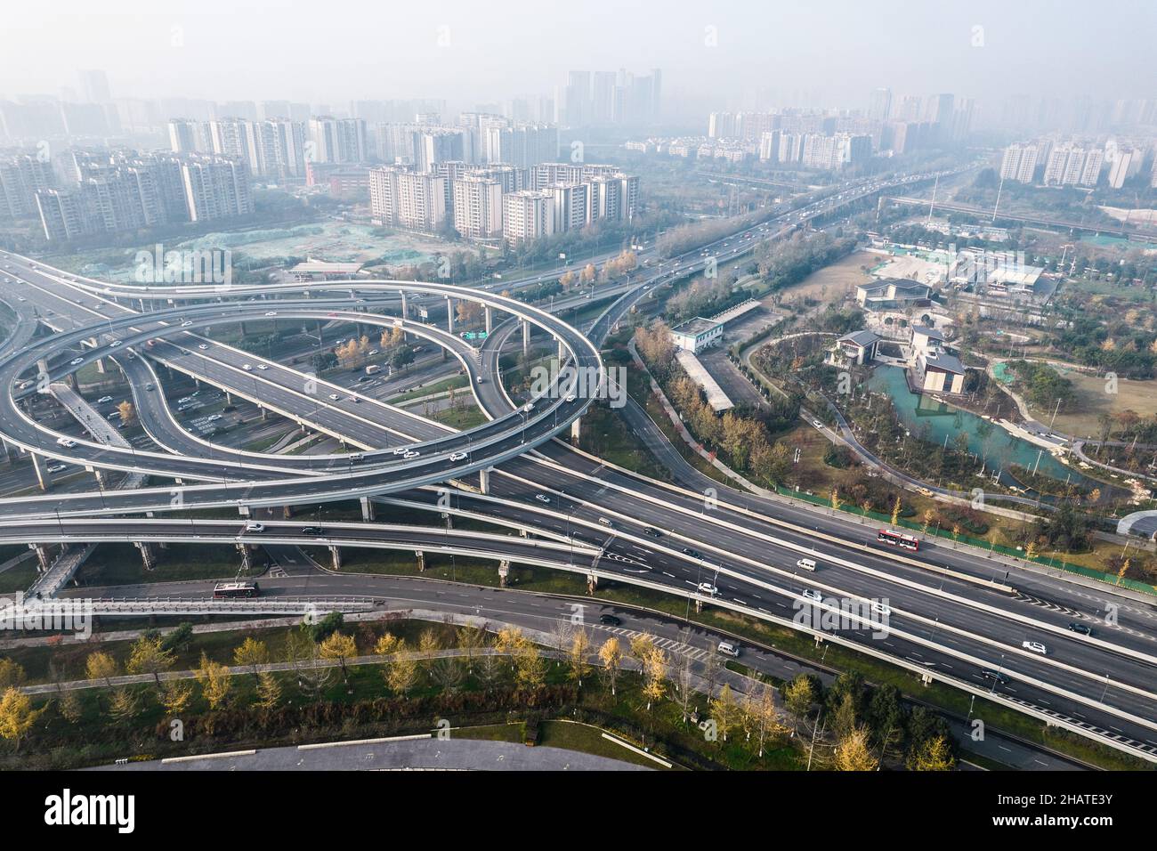 Circulation routière dans la ville de Chengdu, Chine Banque D'Images