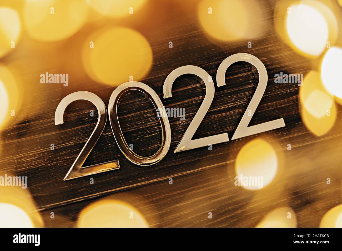 2022 nouvel an et fête de Noël. Composition avec chiffres et lumières floues Banque D'Images